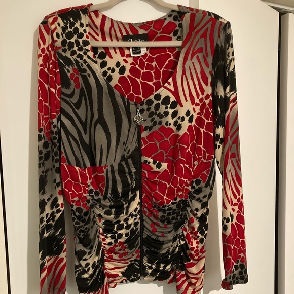 Nueva Ruched Long Sleeve Animal Print Top - Picture 1 of 10